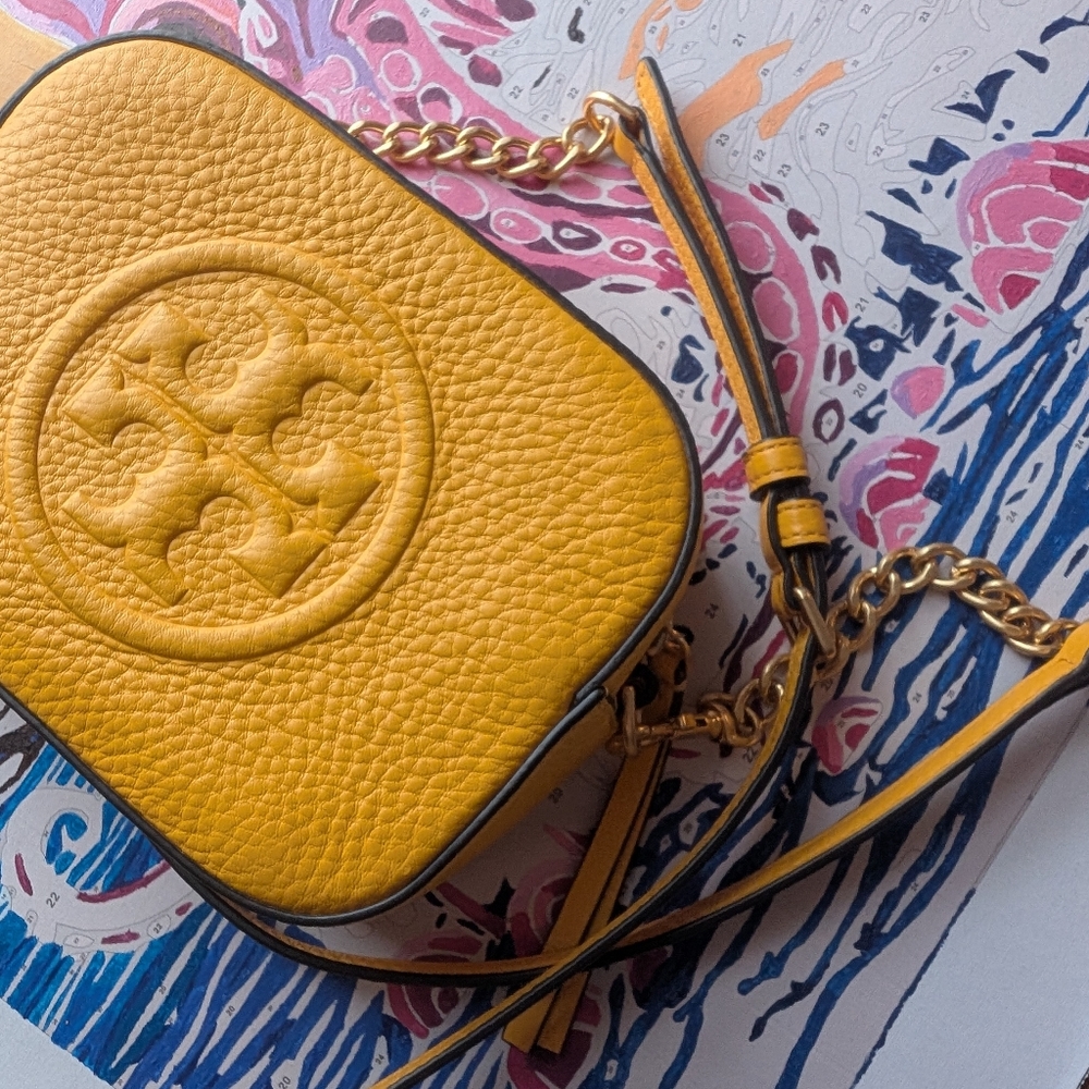 Tory Burch Bombe Logo Round Crossbody Purse Chain Mustard Crossbody Bag Leather
